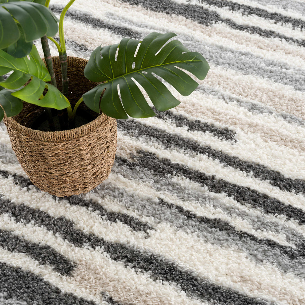 Hauteloom Zoya HGACZOYA883 Cream Machine Made Polypropylene Rug