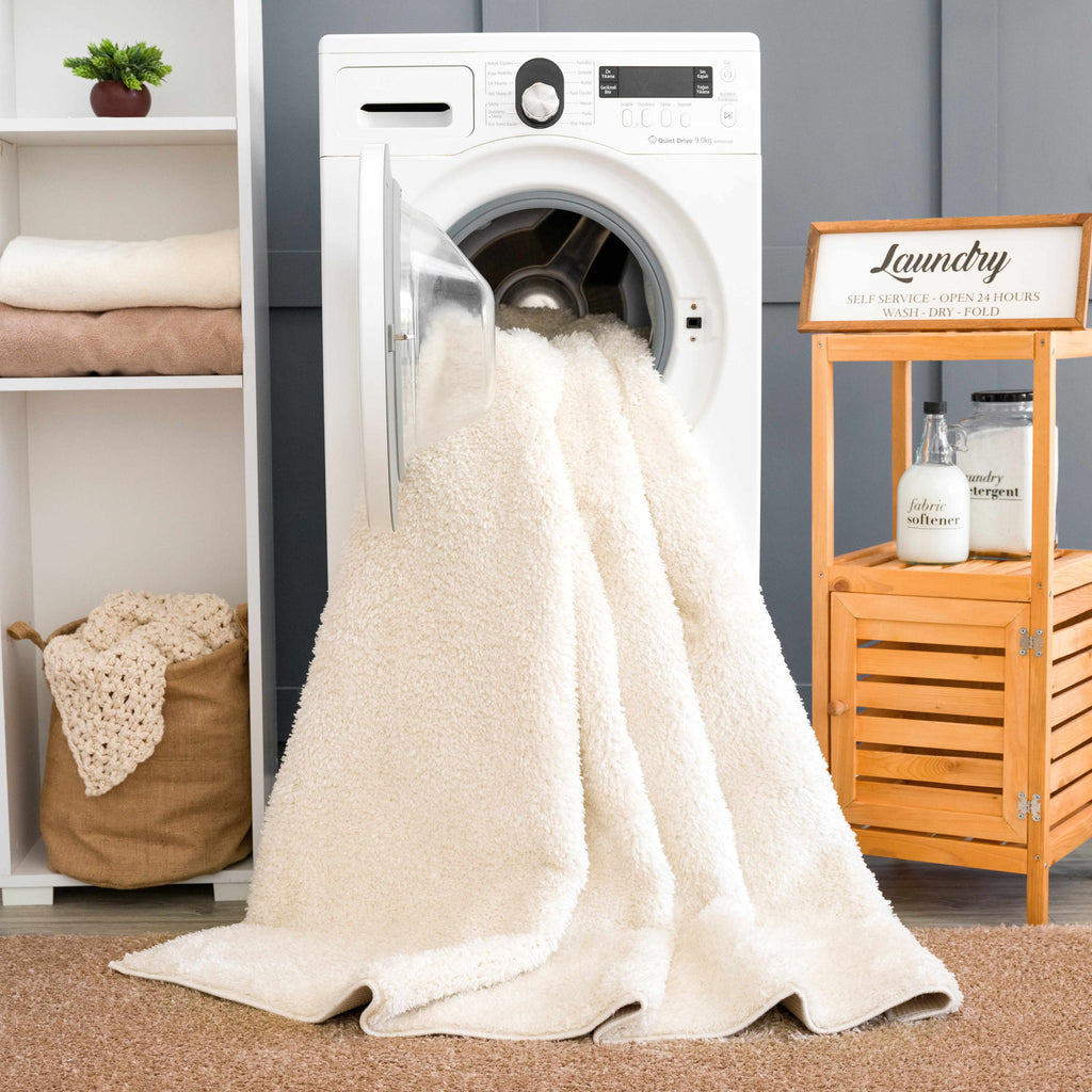 Hauteloom Judy SAFAJUDY890 Off White Machine Made Polyester Rug