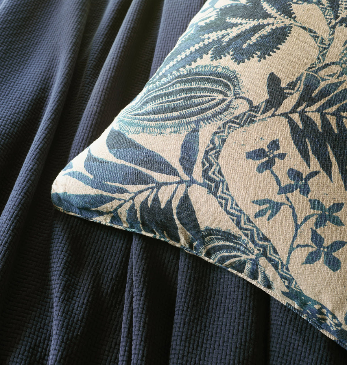 dash albert marco da773 navy rug