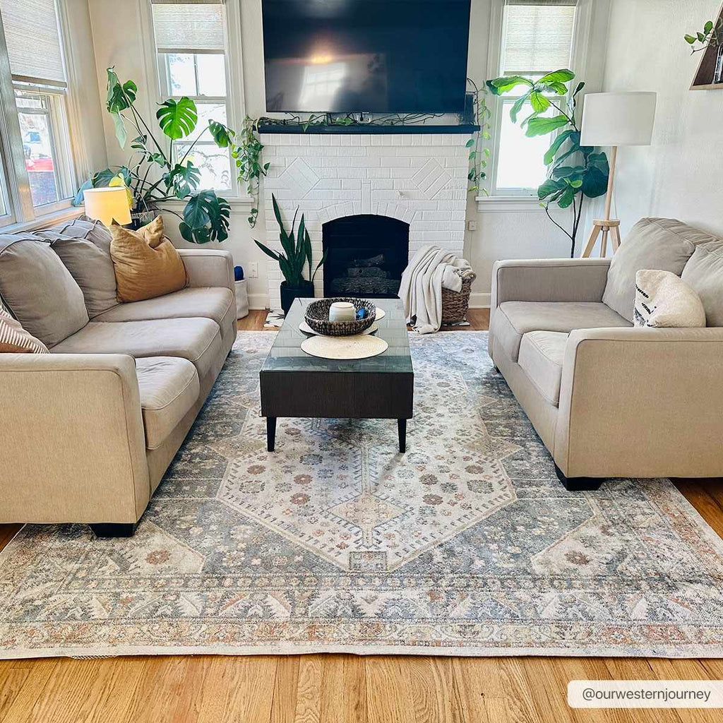 Hauteloom Afya SLLIAFYA890 Navy Machine Made Polyester Rug