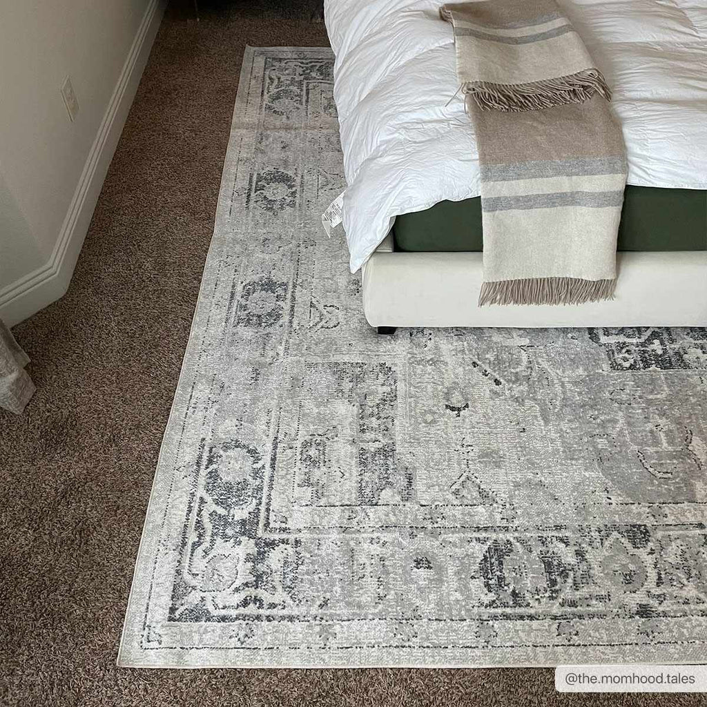 Hauteloom Akram HLLLAKRAMA1 Cream Machine Made Polyester Rug