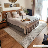 Hauteloom Areli SSSBARELIA1 Black Machine Made Polypropylene Rug