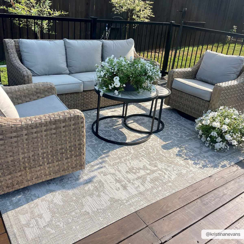 Hauteloom Canadian CNDN Gray Machine Made Polypropylene Rug