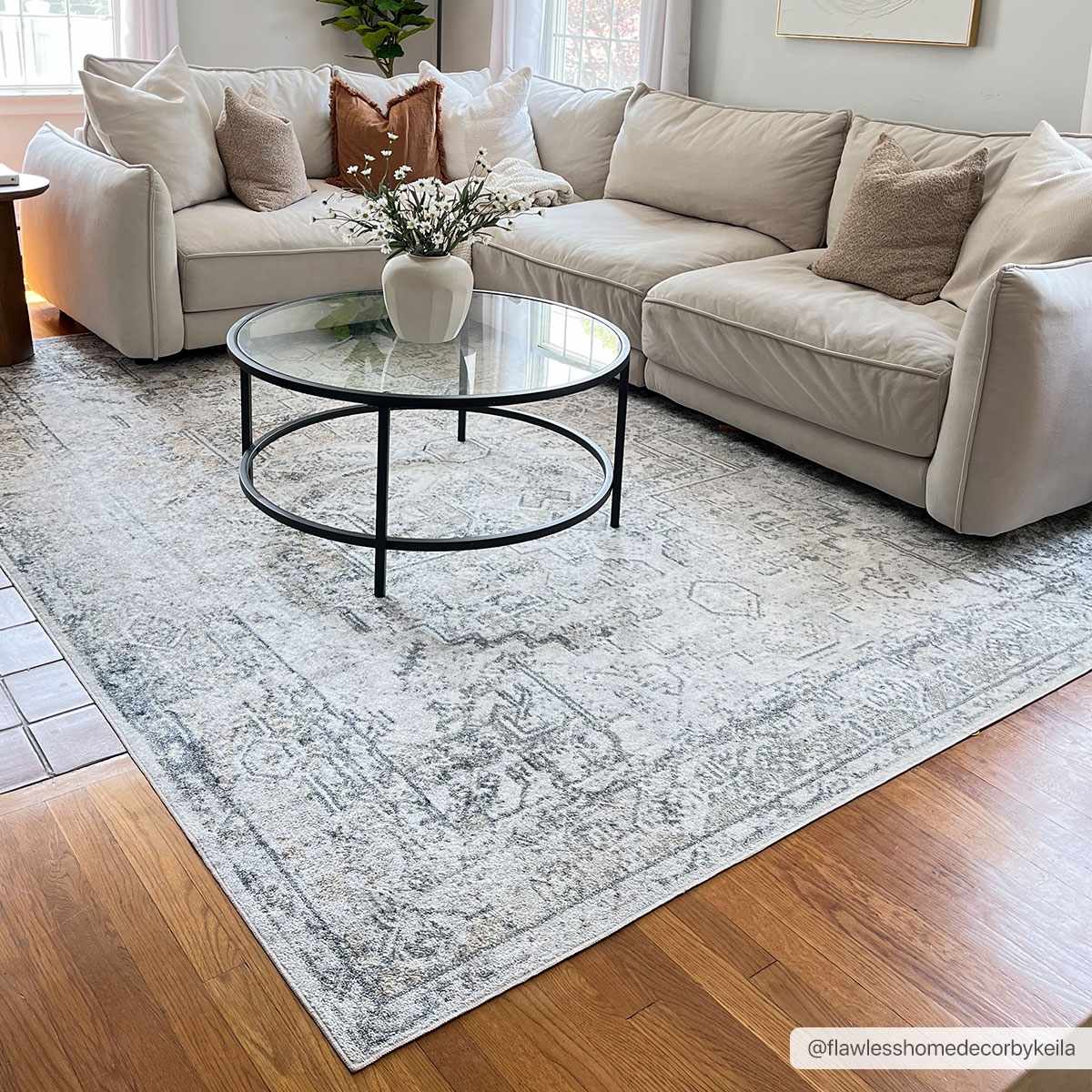 Hauteloom Hera SLLIHERAA43 Ivory Machine Made Polyester Rug