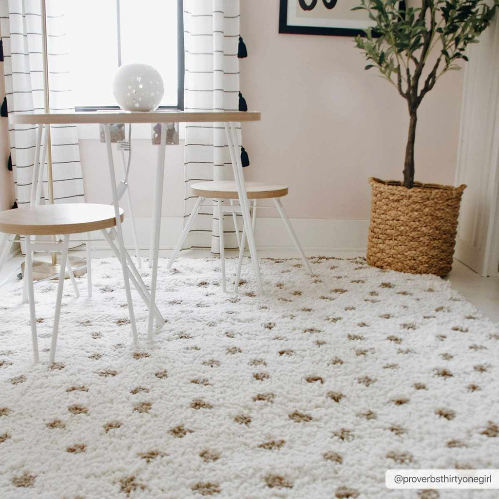 Hauteloom Chaia SBMMFIANAA2 Beige Machine Made Polyester Rug