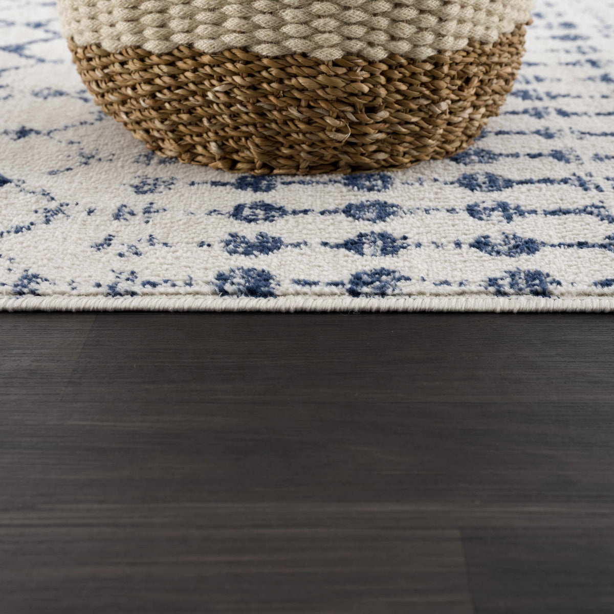 Hauteloom Tigris TGS2332 Ivory Machine Made Polypropylene Rug