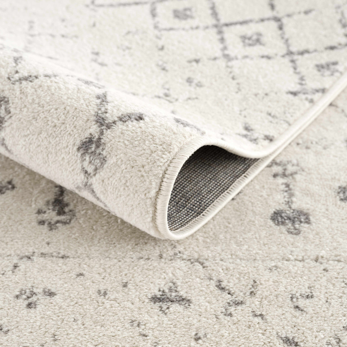 Hauteloom MARASH KMRSH4606 Gray Machine Made Polypropylene Rug