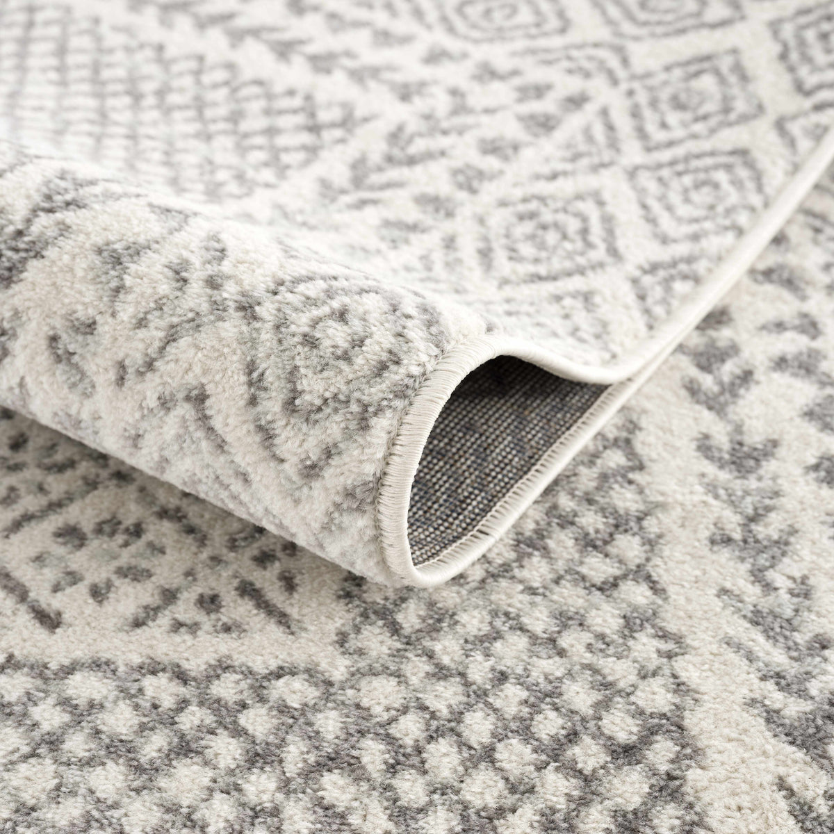 Hauteloom MARASH KMRSH4611 Gray Machine Made Polypropylene Rug
