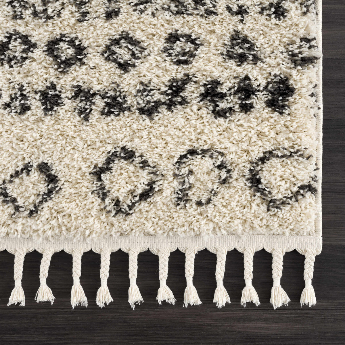 Hauteloom Duncans DNCNS Beige Machine Made Polypropylene Rug