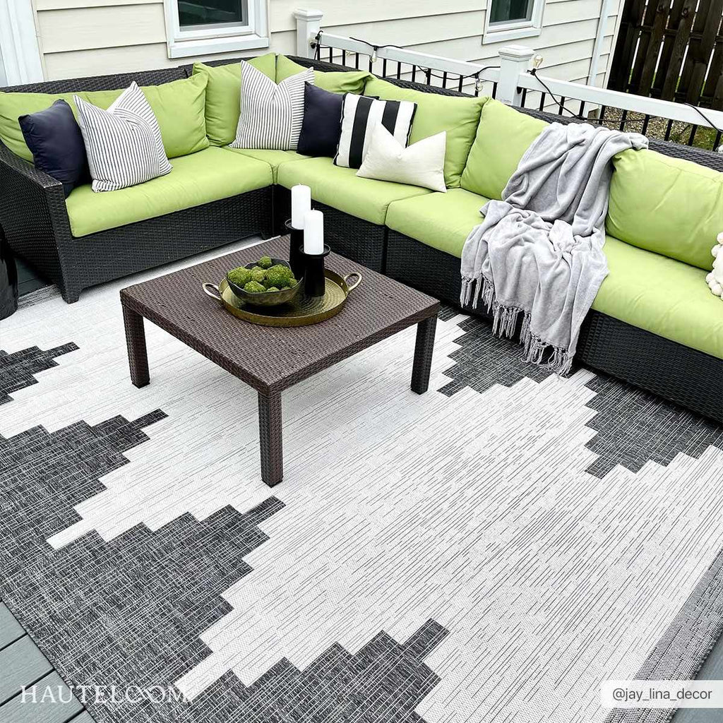 Hauteloom Djugun DJU Black Machine Made Polypropylene Rug
