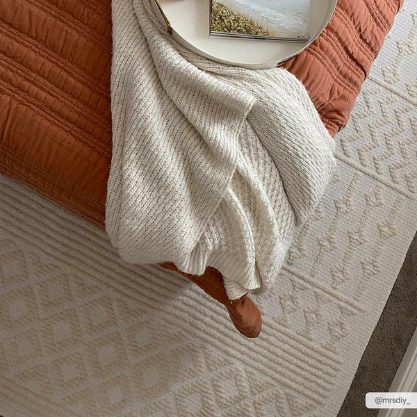 Hauteloom Drago SLYBDRAGOA1 White Machine Made Polypropylene Rug