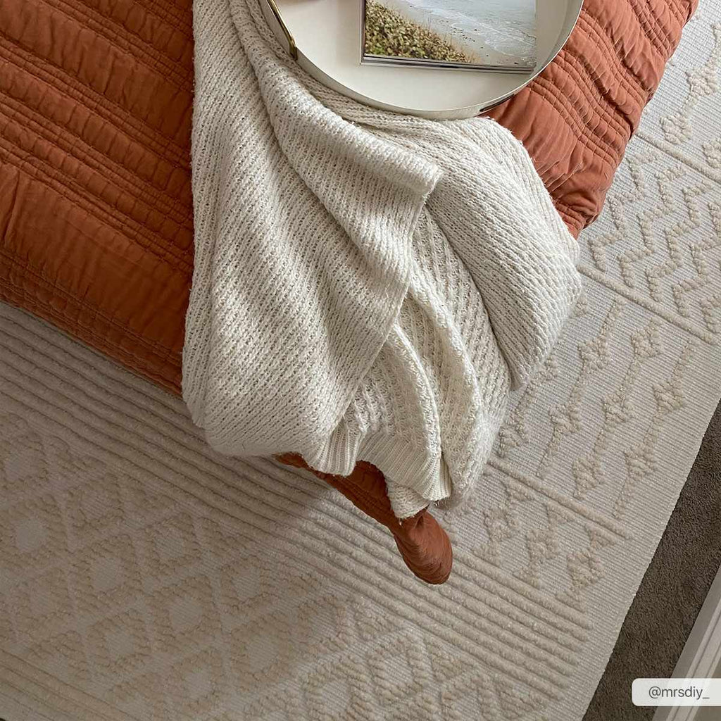 Hauteloom Drago SLYBDRAGOA1 White Machine Made Polypropylene Rug