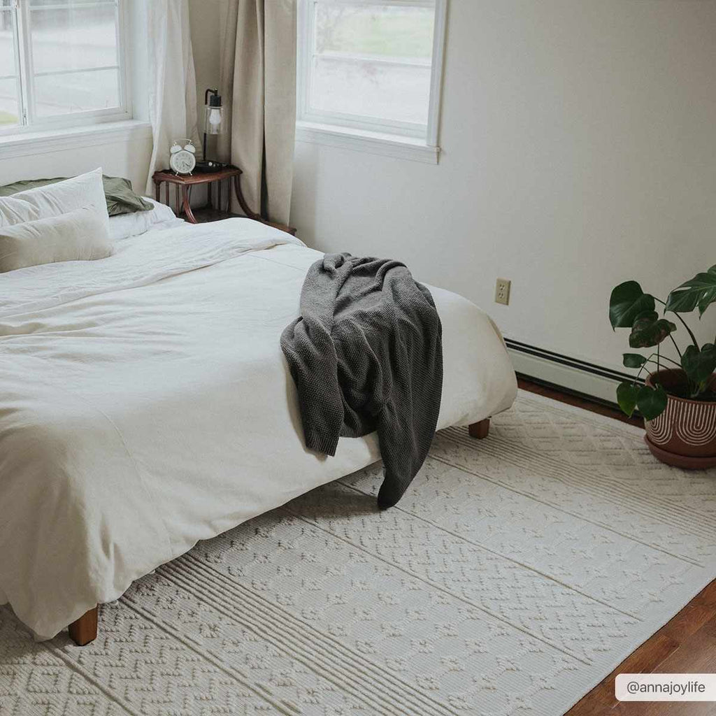 Hauteloom Drago SLYBDRAGOA1 White Machine Made Polypropylene Rug