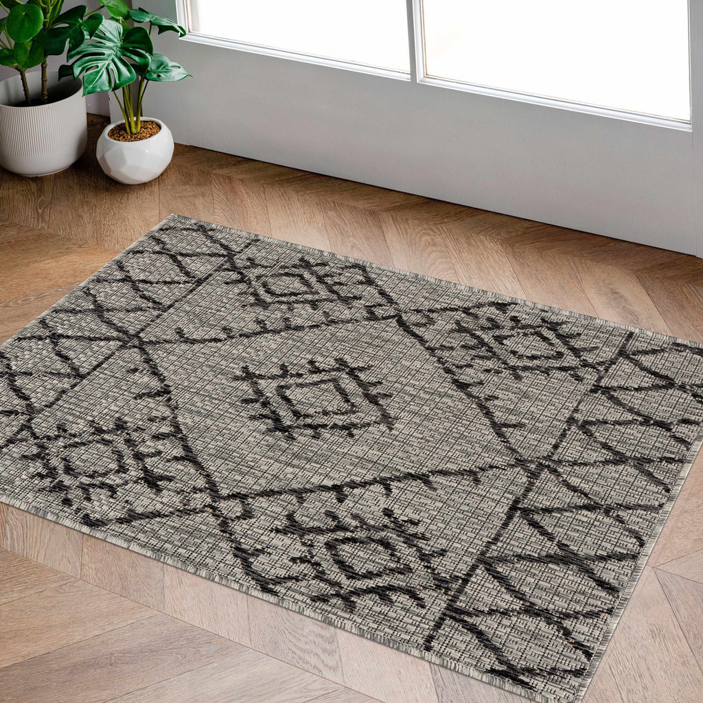 Hauteloom Marwood MARW Black Machine Made Polypropylene Rug