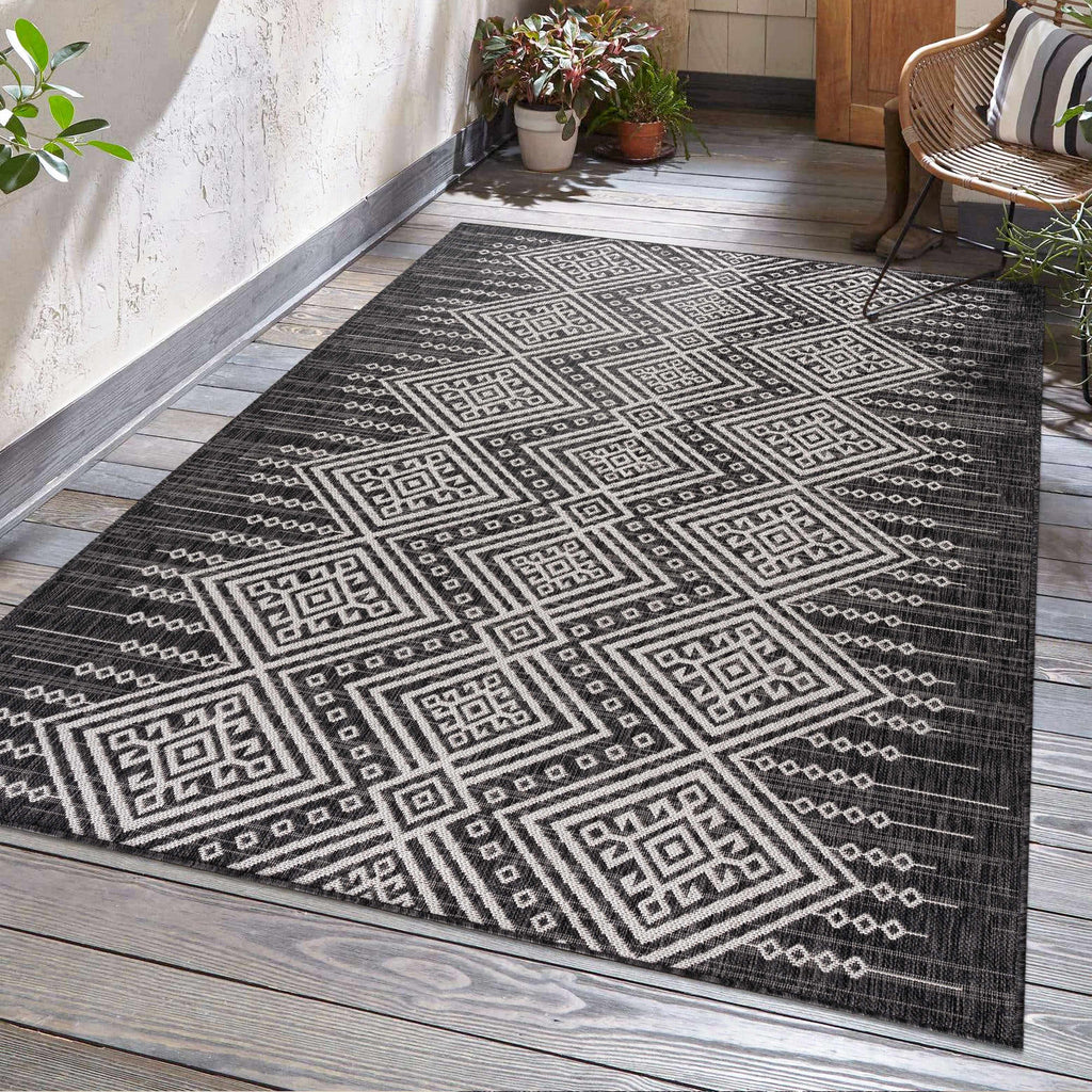 Hauteloom Frankville FRNKV Black Machine Made Polypropylene Rug