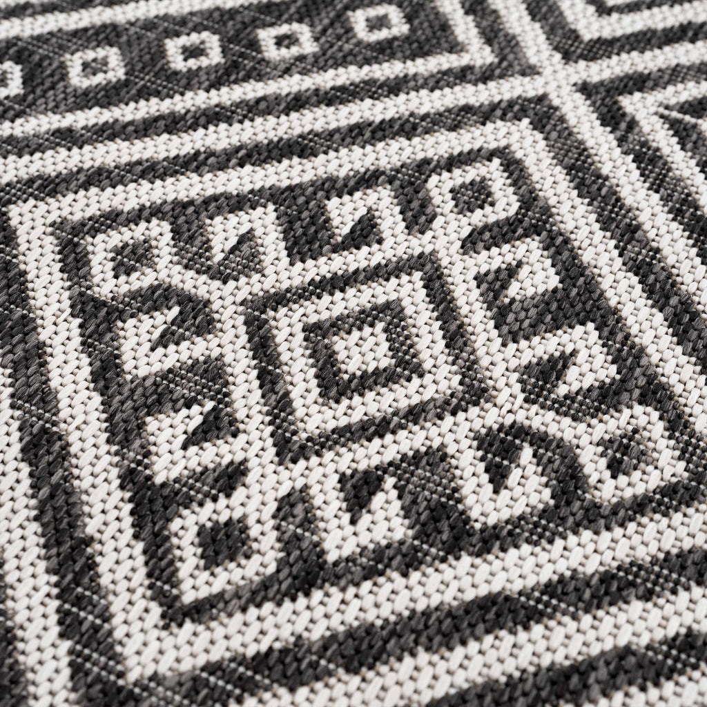 Hauteloom Frankville FRNKV Black Machine Made Polypropylene Rug