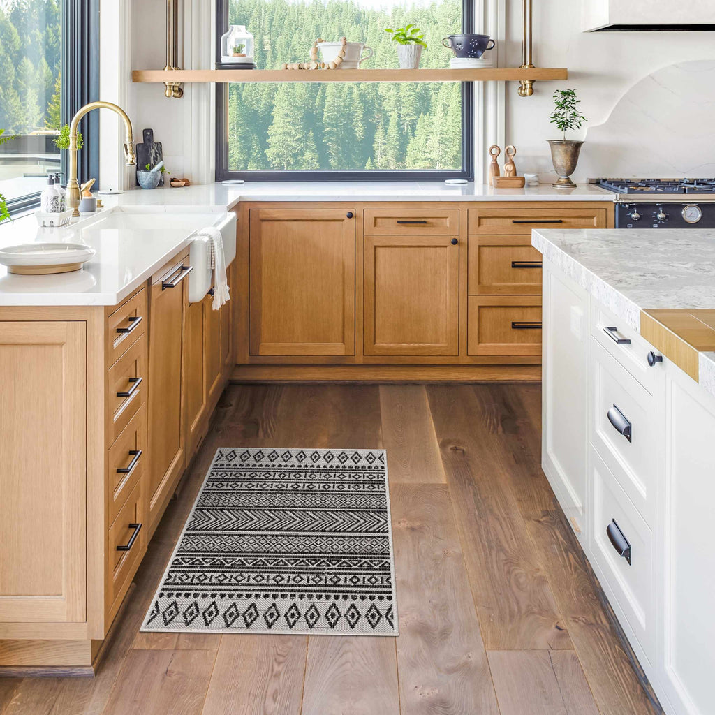 Hauteloom Imboden IMBO Black Machine Made Polypropylene Rug