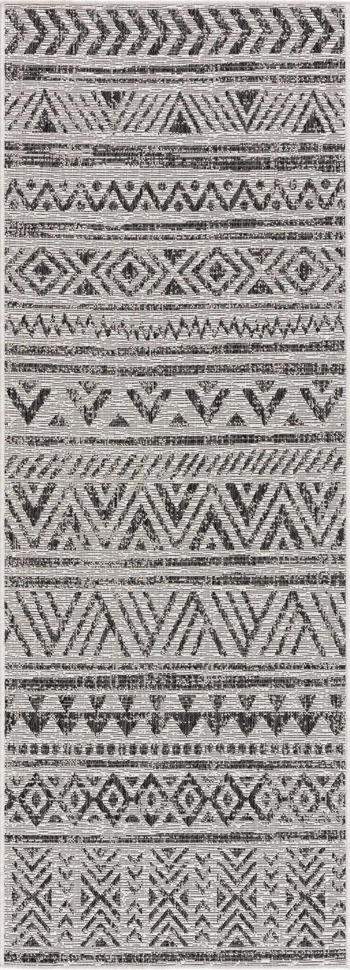 Hauteloom Catrine CATRI Black Machine Made Polypropylene Rug