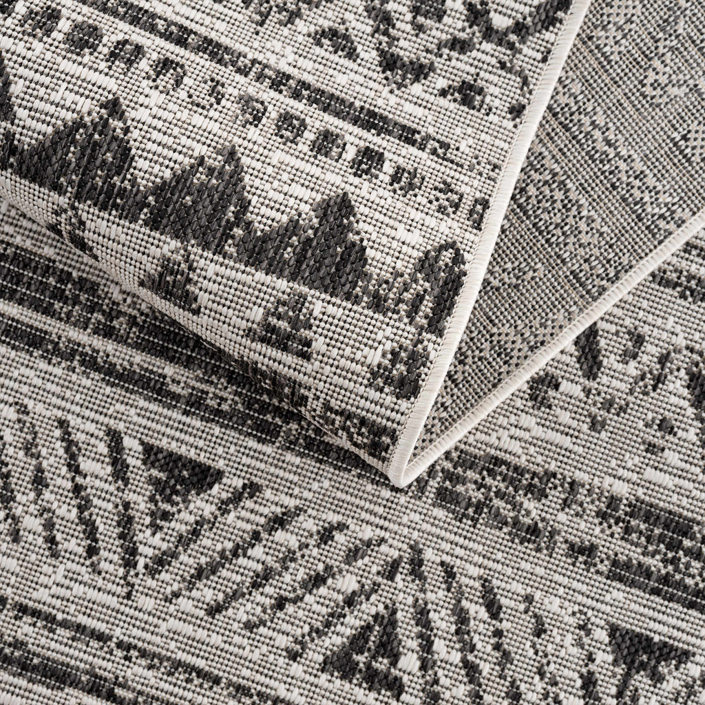 Hauteloom Catrine CATRI Black Machine Made Polypropylene Rug