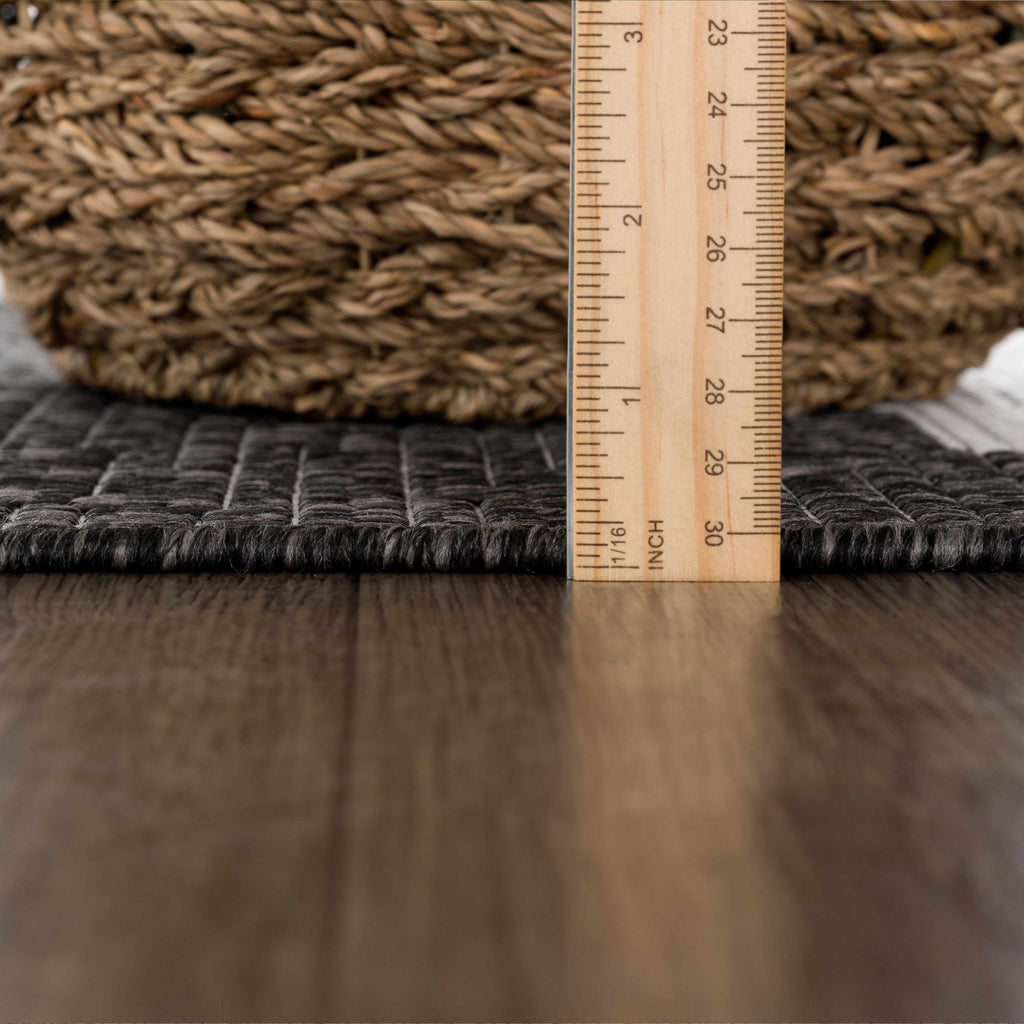 Hauteloom Djugun DJU Black Machine Made Polypropylene Rug