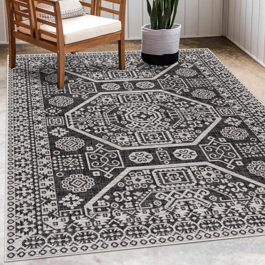 Hauteloom Kingscliff KNGRA Black Machine Made Polypropylene Rug