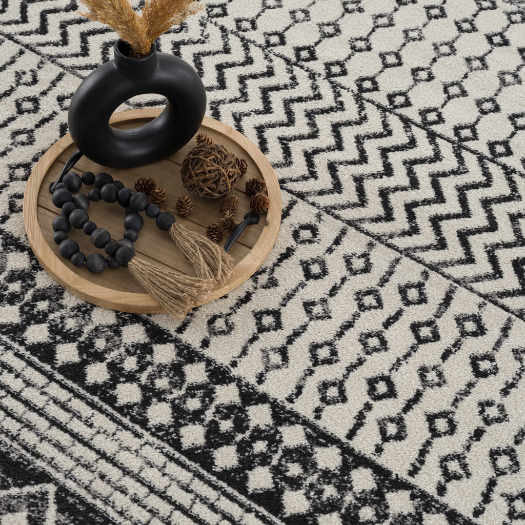 Hauteloom Constantinople CON Black Machine Made Polypropylene Rug
