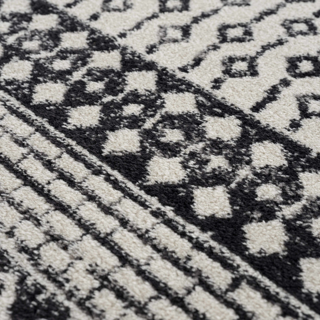 Hauteloom Constantinople CON Black Machine Made Polypropylene Rug