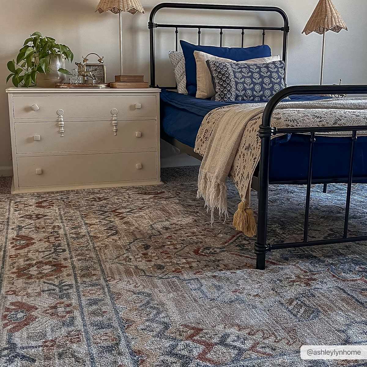 Hauteloom Erez SLLIEREZ890 Navy Machine Made Polyester Rug