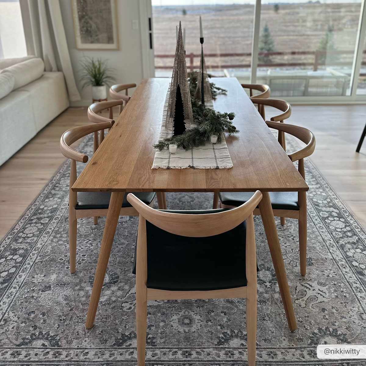 Hauteloom Ganyangan GANY Black Machine Made Chenille-Polyester Rug
