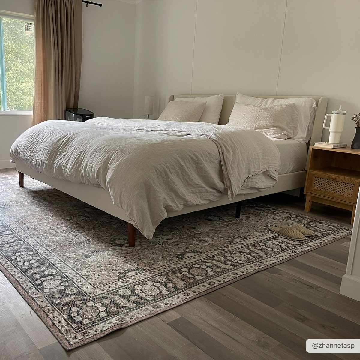 Hauteloom Ganyangan GANY Black Machine Made Chenille-Polyester Rug