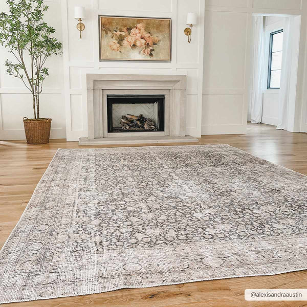 Hauteloom Hedda SAMAHEDDAA1 Light Gray Machine Made Polyester Rug
