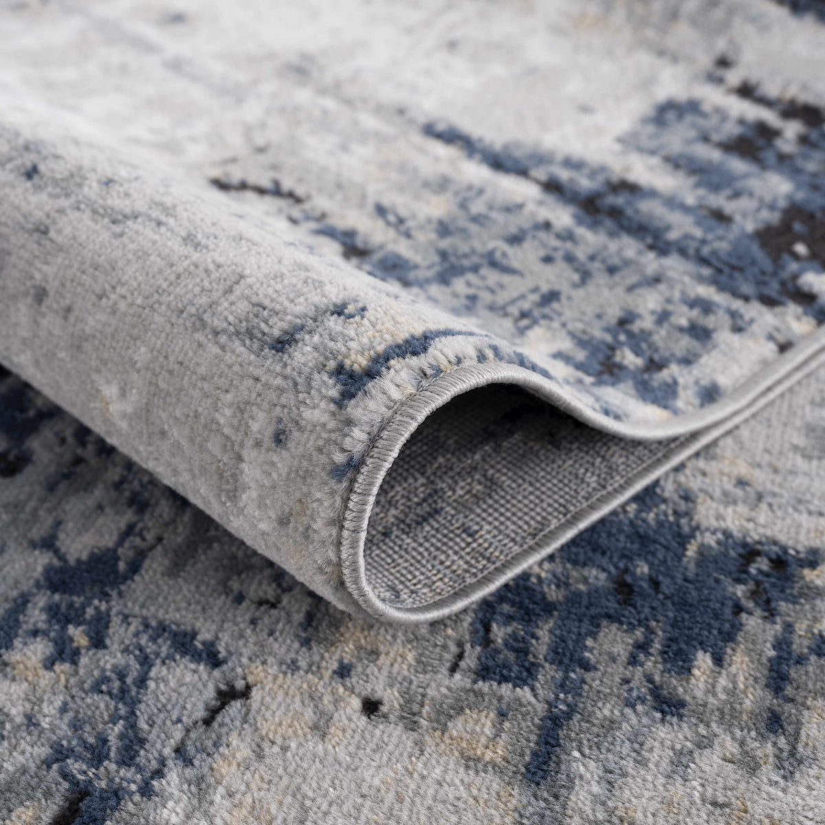 Hauteloom Campsall CMPS Light Gray Machine Made Polypropylene Rug