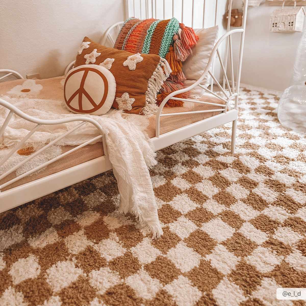 Hauteloom Kieu SBMMKIEU8A2 Ivory Machine Made Polyester Rug