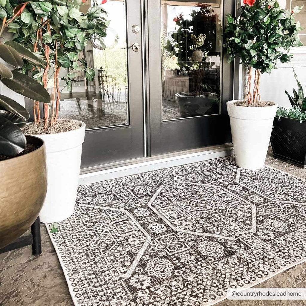 Hauteloom Kingscliff KNGRA Black Machine Made Polypropylene Rug