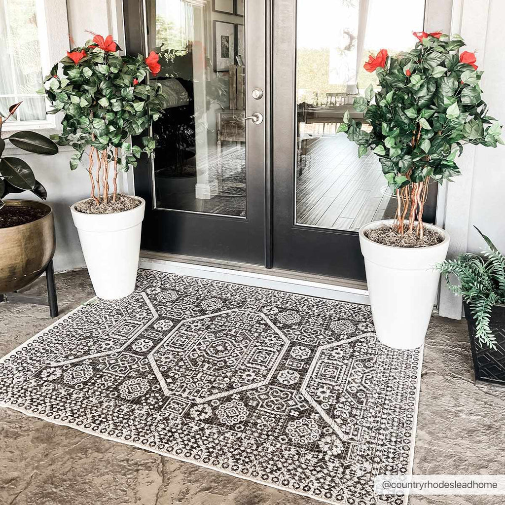 Hauteloom Kingscliff KNGRA Black Machine Made Polypropylene Rug