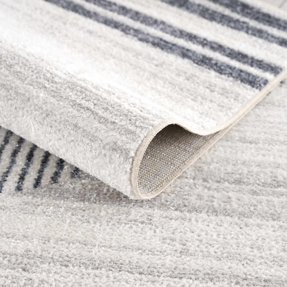 Hauteloom Thad SLLITHAD8A1 Gray Machine Made Polyester Rug