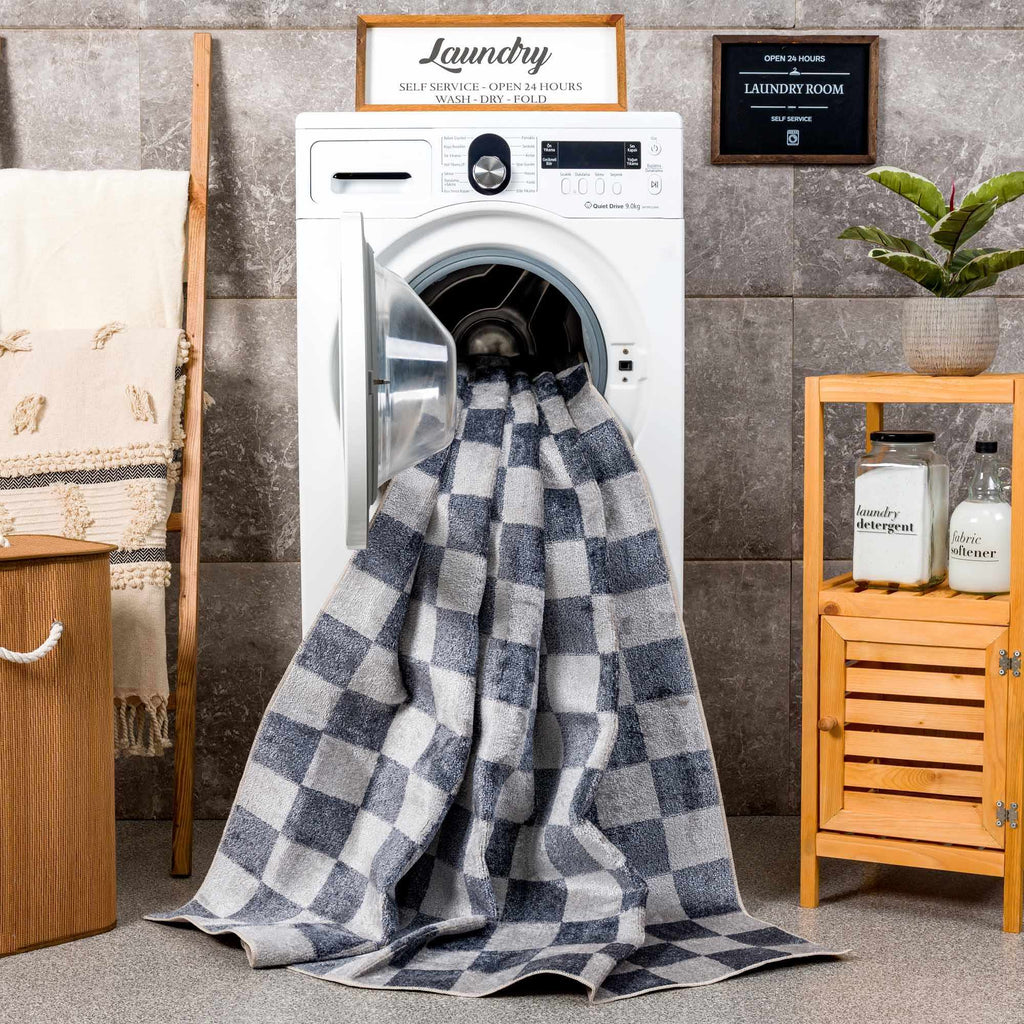 Hauteloom Alia SLLLALIAQA2 Ivory Machine Made Polyester Rug