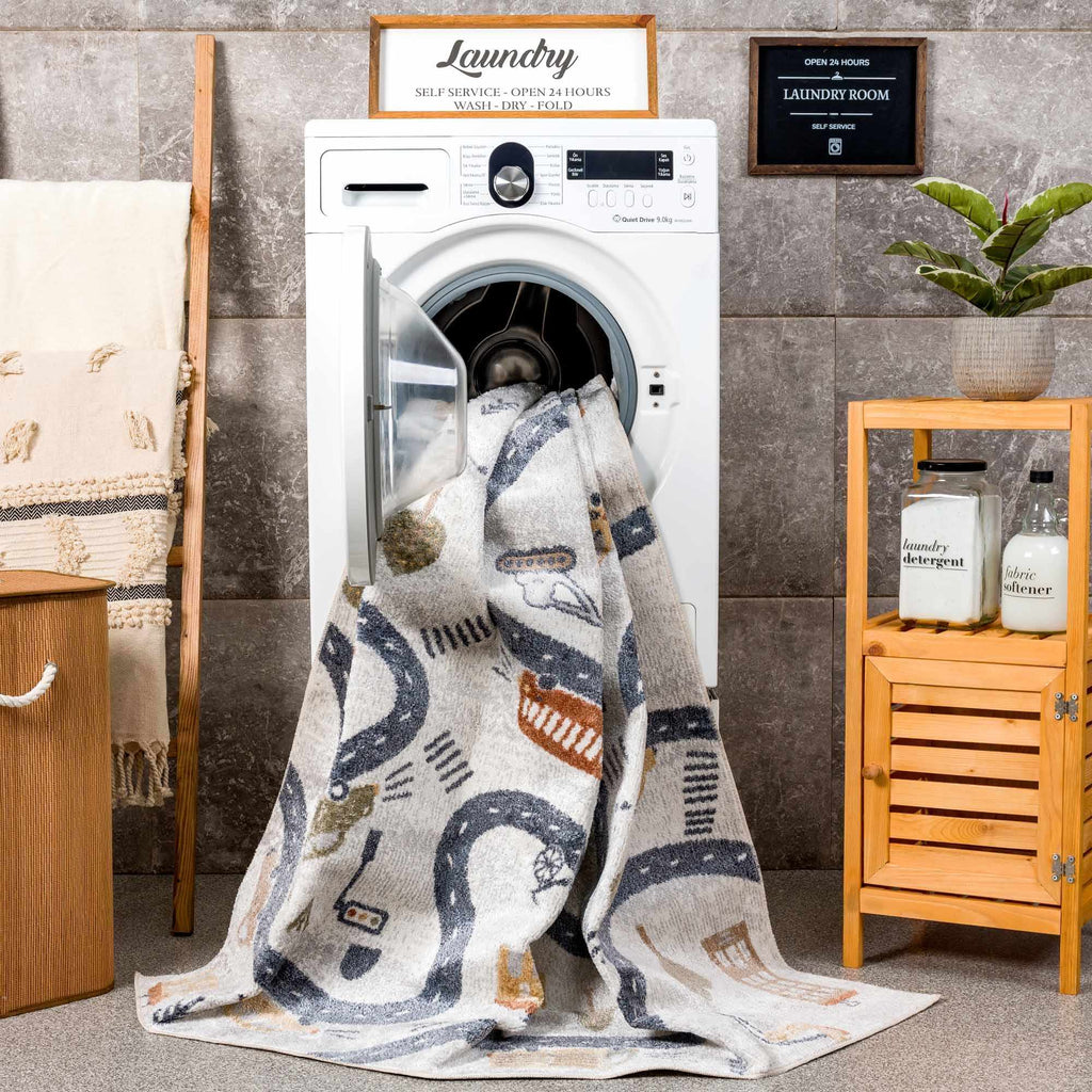 Hauteloom Mave HLLLMAVE8A1 Cream Machine Made Polyester Rug
