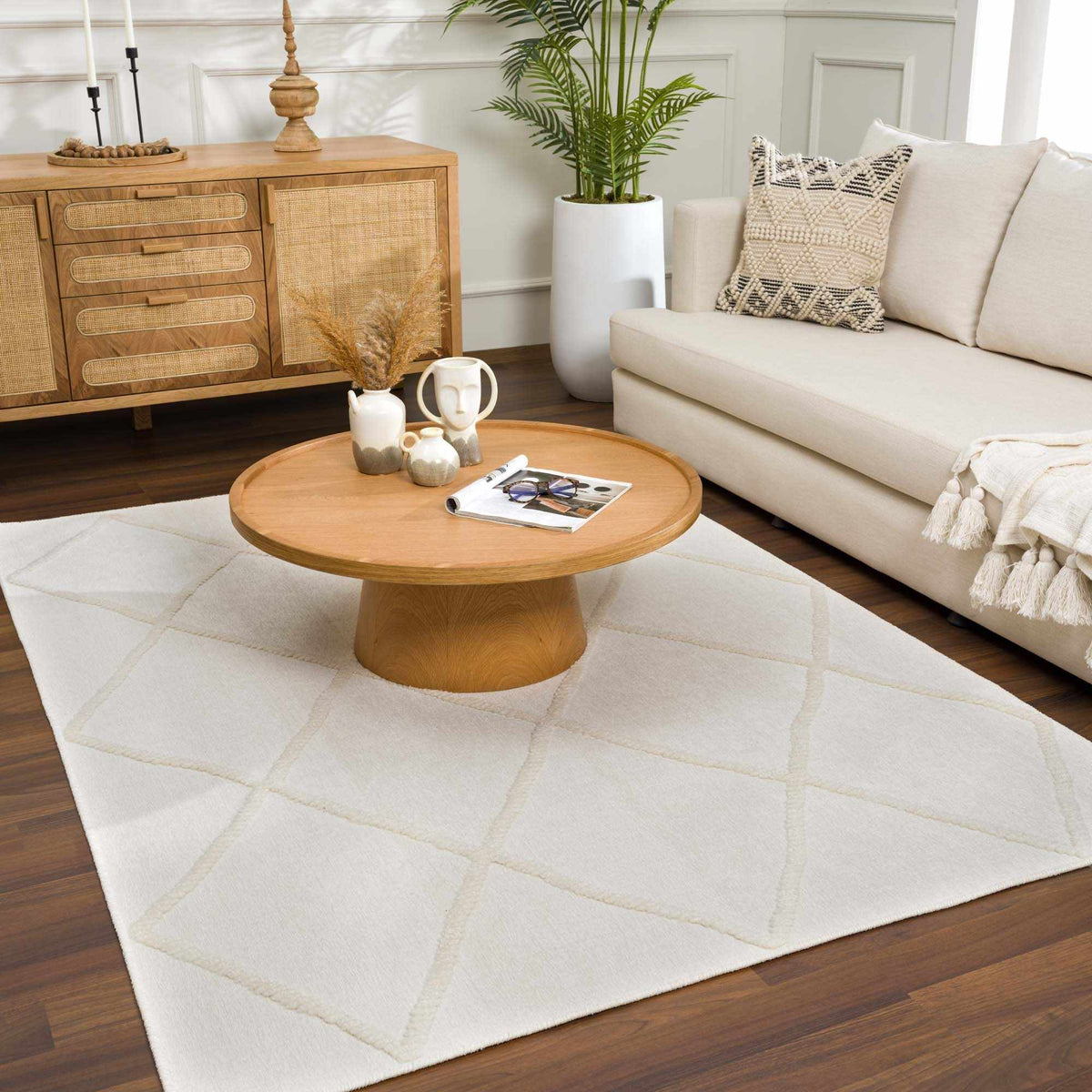 Hauteloom Amani SLYBAMANIA1 White Machine Made Polypropylene Rug