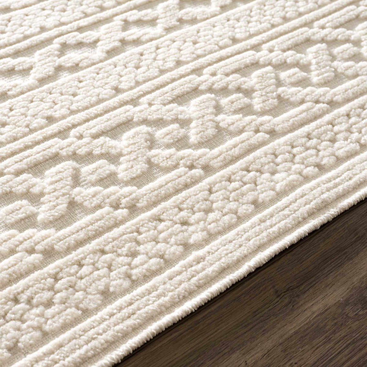 Hauteloom Fadey SLYBFADEYA1 White Machine Made Polypropylene Rug