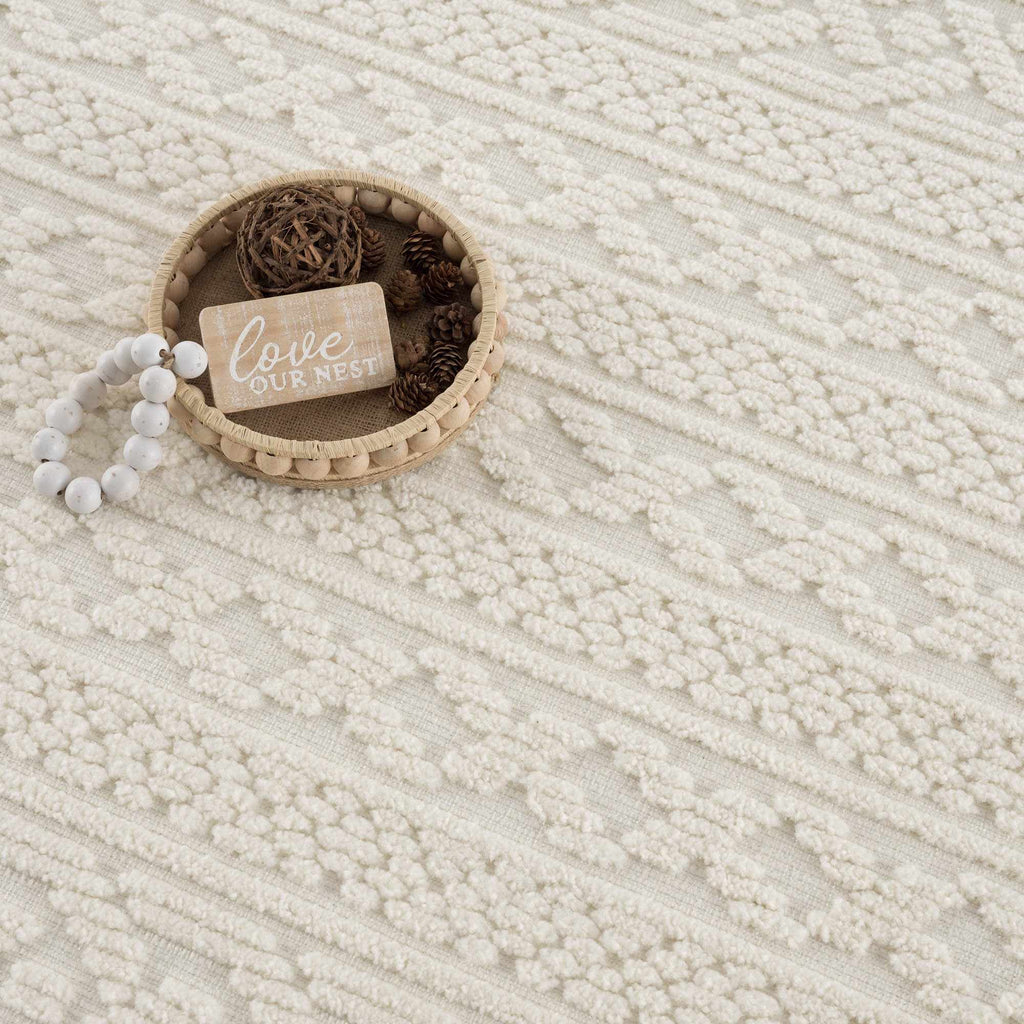 Hauteloom Fadey SLYBFADEYA1 White Machine Made Polypropylene Rug