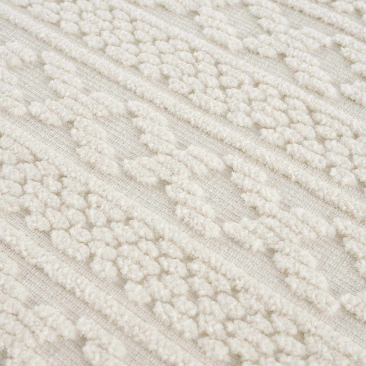 Hauteloom Fadey SLYBFADEYA1 White Machine Made Polypropylene Rug