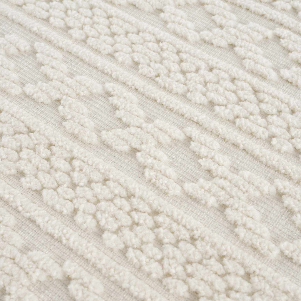 Hauteloom Fadey SLYBFADEYA1 White Machine Made Polypropylene Rug