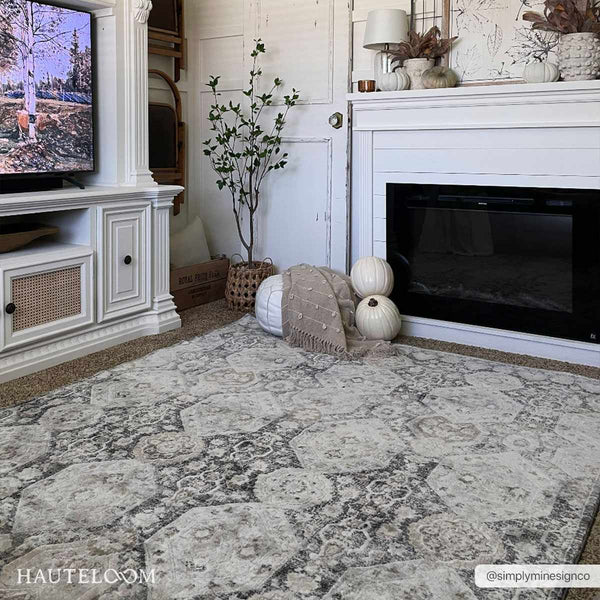 Hauteloom Minoa MINOA Black Machine Made Polypropylene Rug