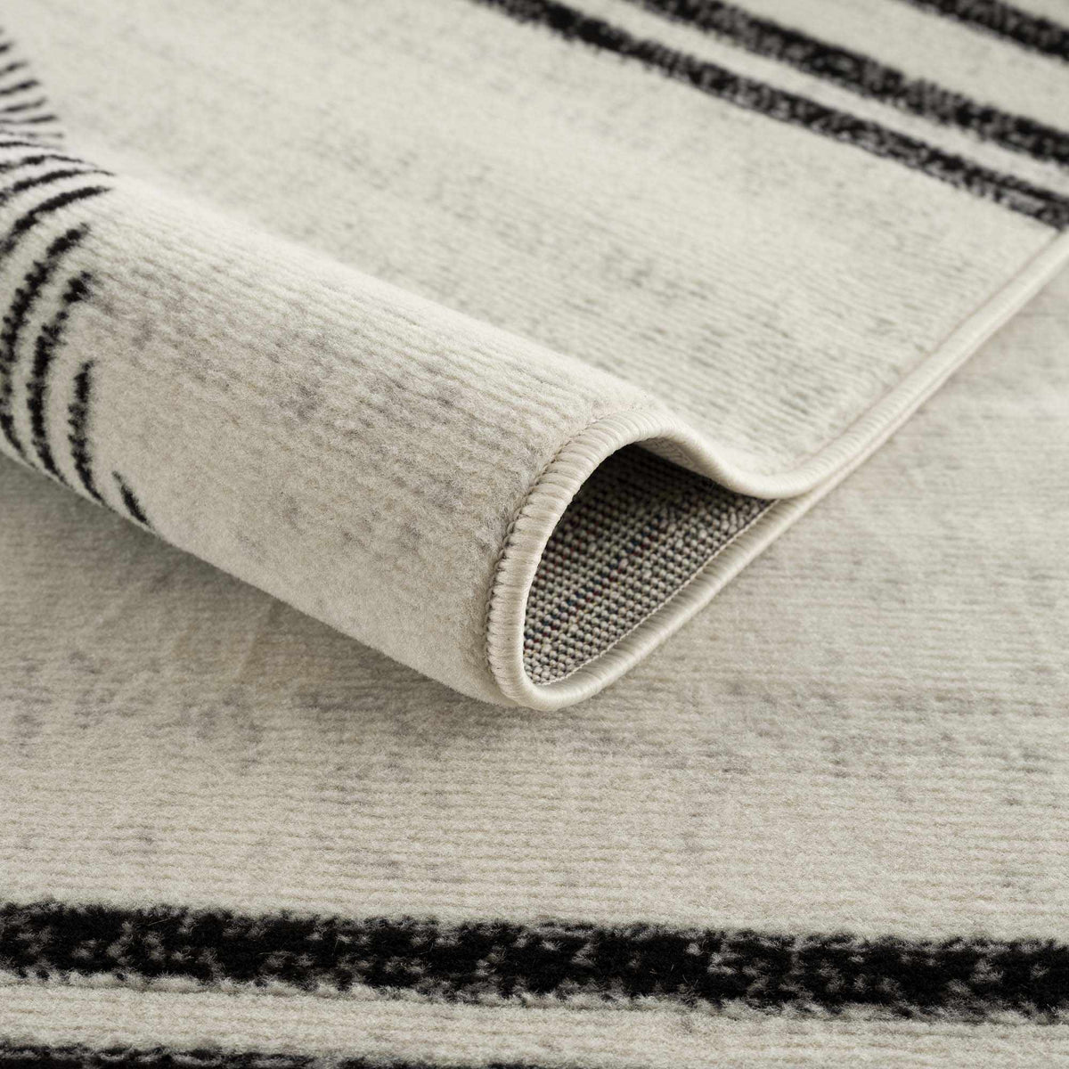 Hauteloom Angus ANGUS Black Machine Made Polypropylene Rug