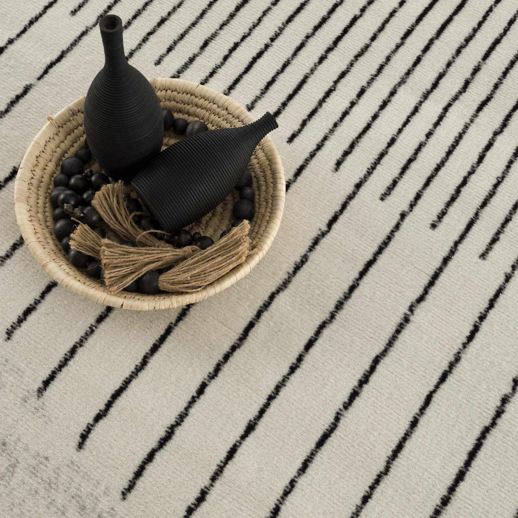 Hauteloom Angus ANGUS Black Machine Made Polypropylene Rug
