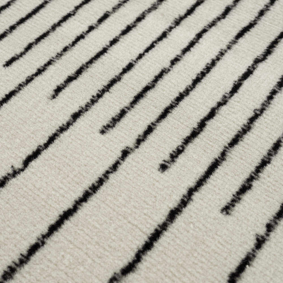 Hauteloom Angus ANGUS Black Machine Made Polypropylene Rug