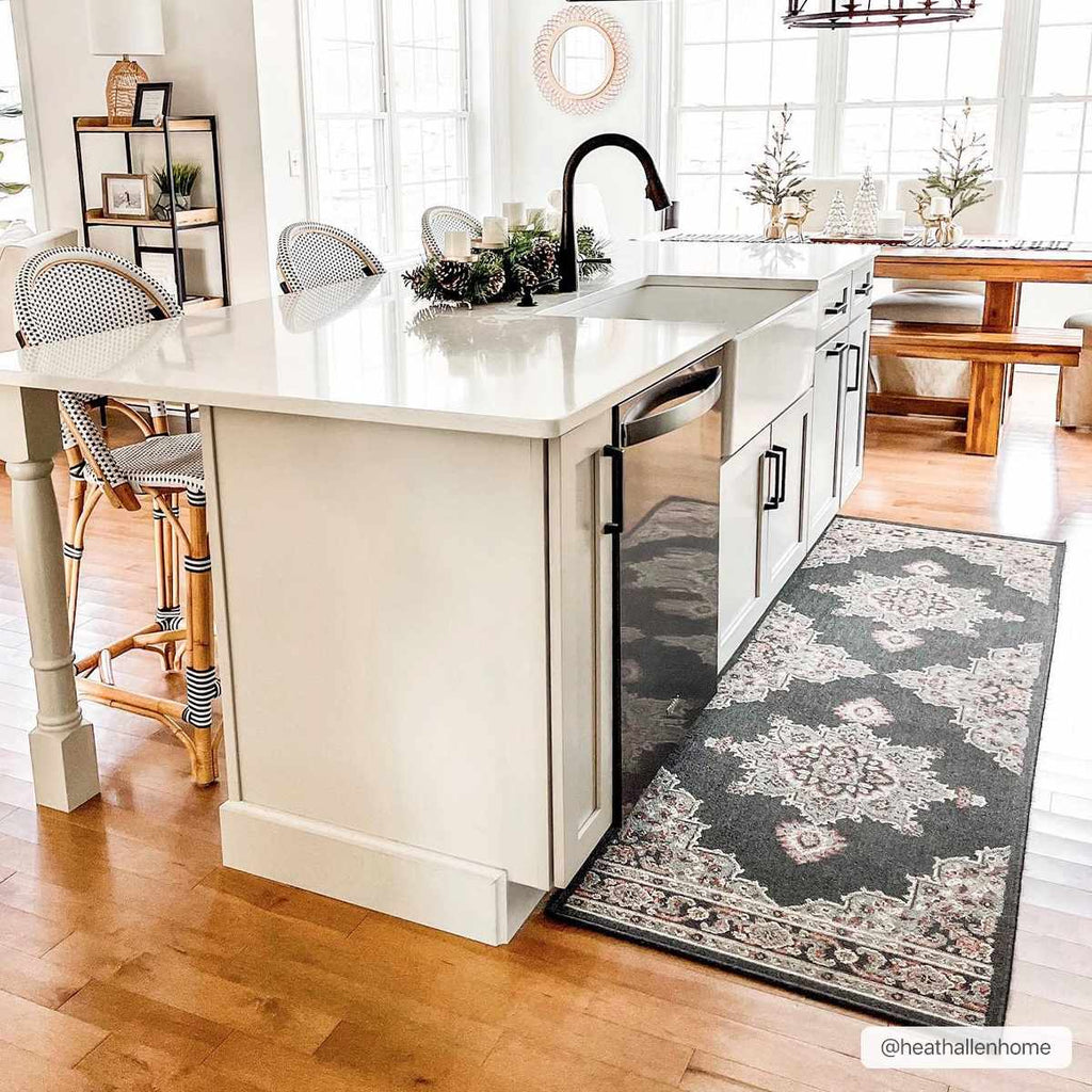Hauteloom Roseglen ROSE Black Machine Made Olefin Rug