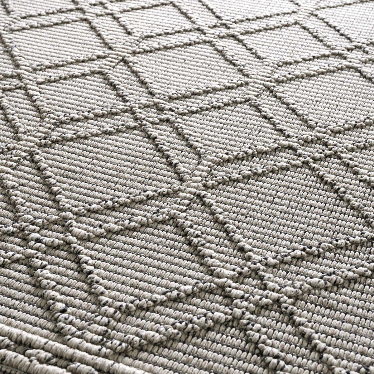 Hauteloom Diah HSSODIAH8A2 Beige Machine Made Polypropylene Rug