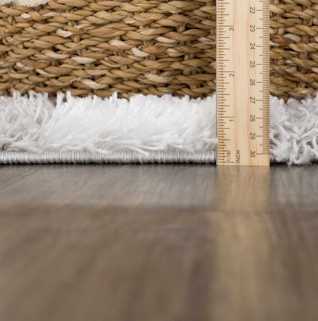 Hauteloom Atira SUSGATIRBA4 Light Gray Machine Made Polypropylene Rug